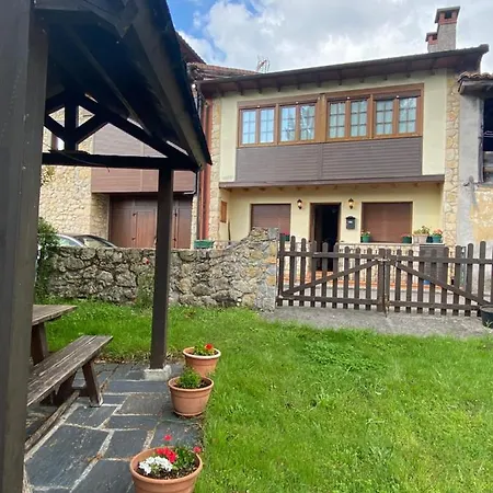 Casa Luisa Biedes, Pilona Villa Infiesto Buitenkant foto