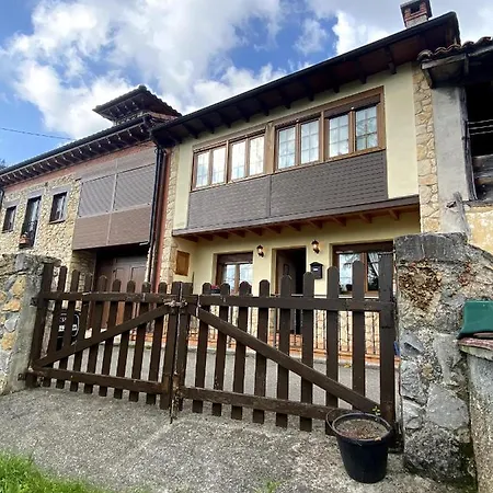 Casa Luisa Biedes, Pilona Villa Infiesto Buitenkant foto