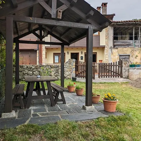 Casa Luisa Biedes, Pilona Villa Infiesto Buitenkant foto