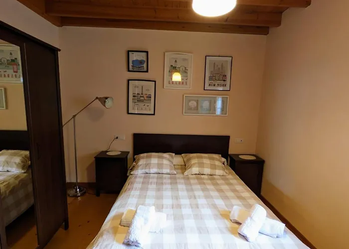 Casa Luisa Biedes, Pilona